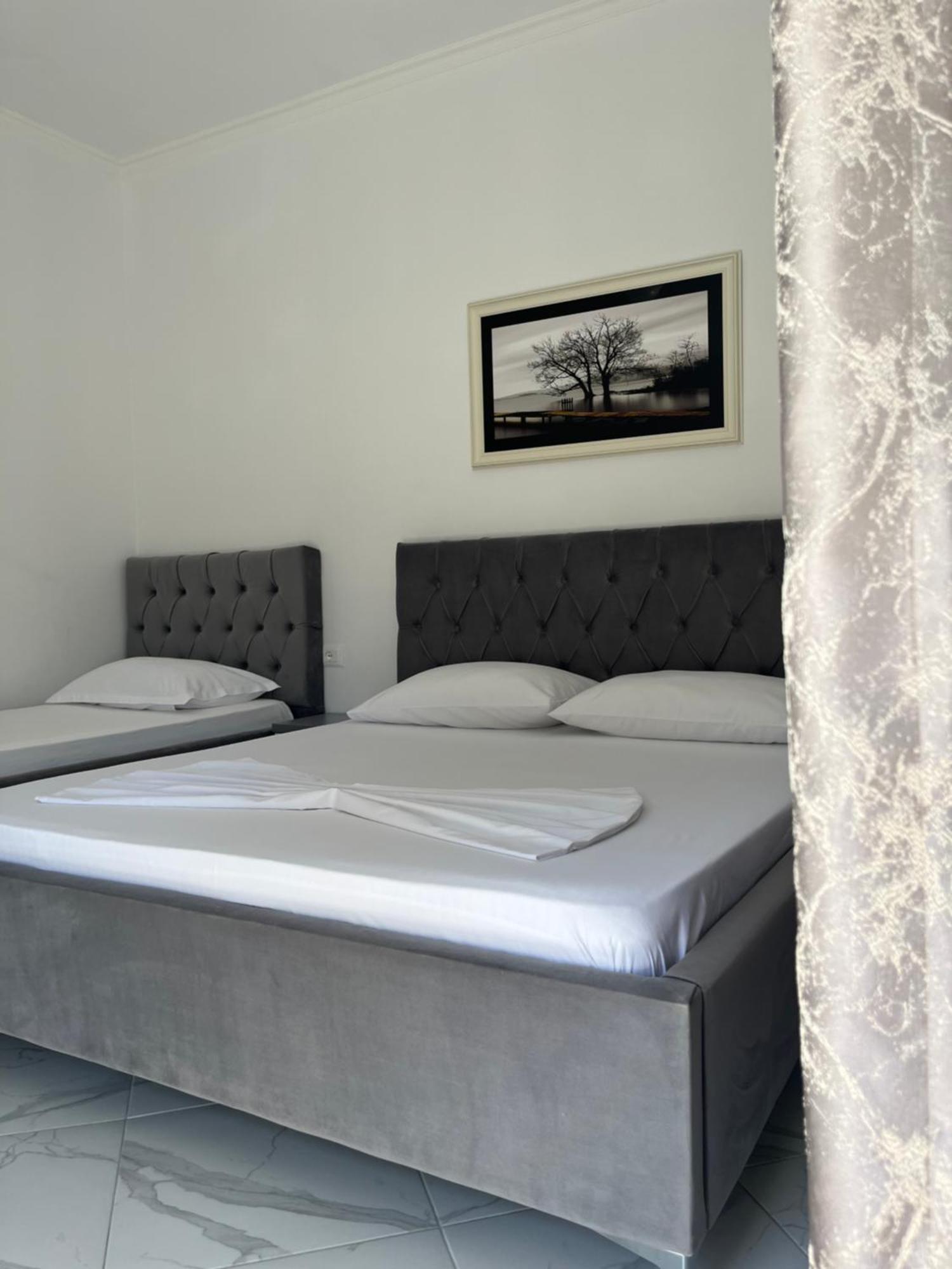 Xhefri'S Apartments Vlore Ngoại thất bức ảnh