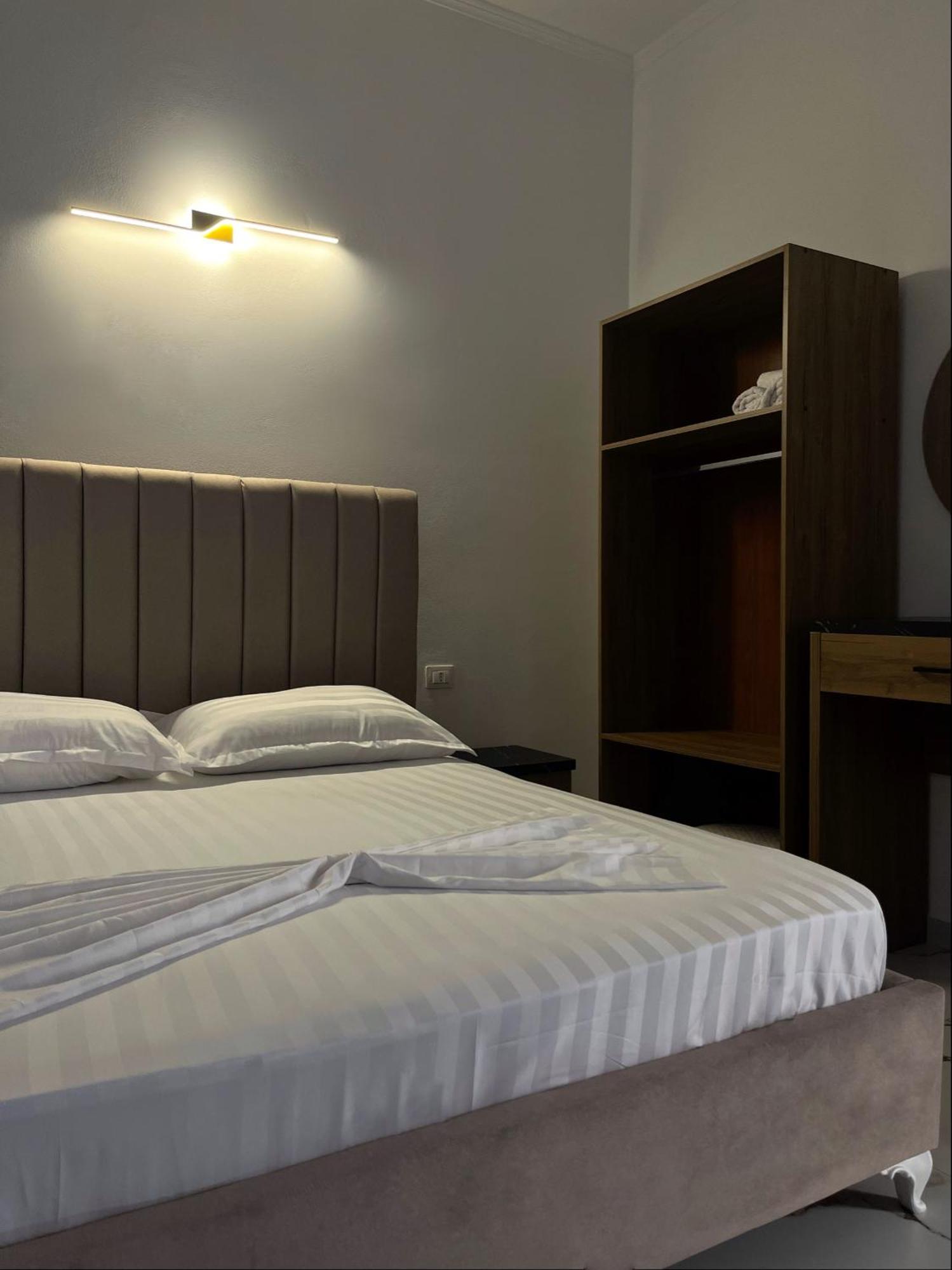 Xhefri'S Apartments Vlore Ngoại thất bức ảnh