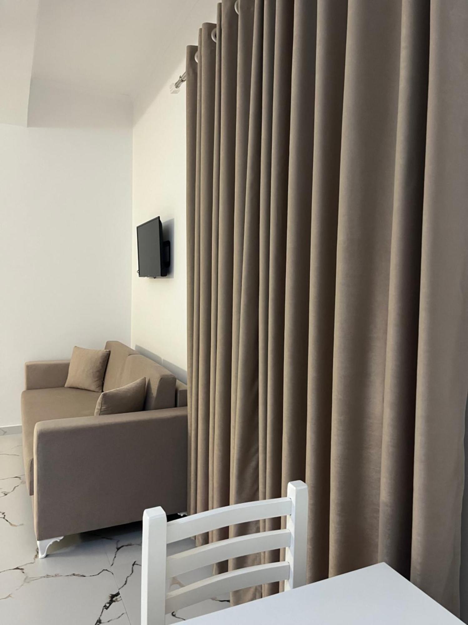 Xhefri'S Apartments Vlore Ngoại thất bức ảnh