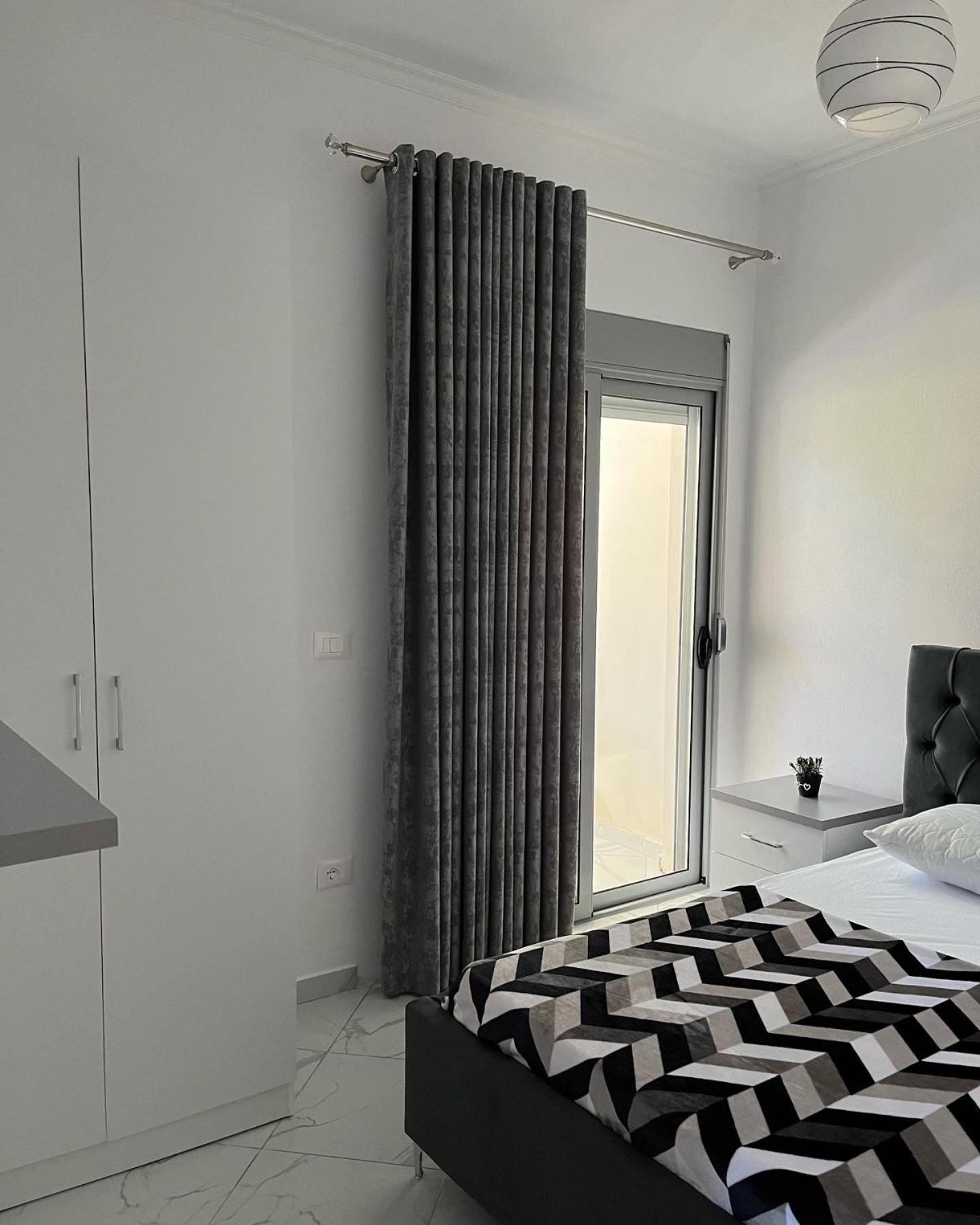 Xhefri'S Apartments Vlore Ngoại thất bức ảnh