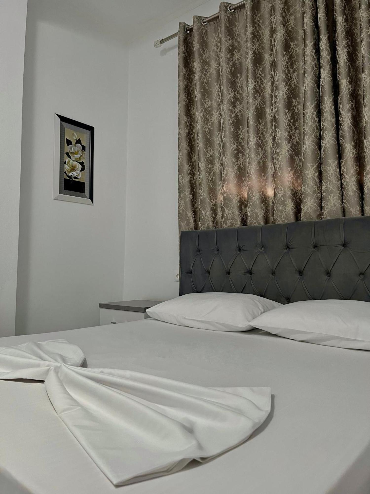 Xhefri'S Apartments Vlore Ngoại thất bức ảnh