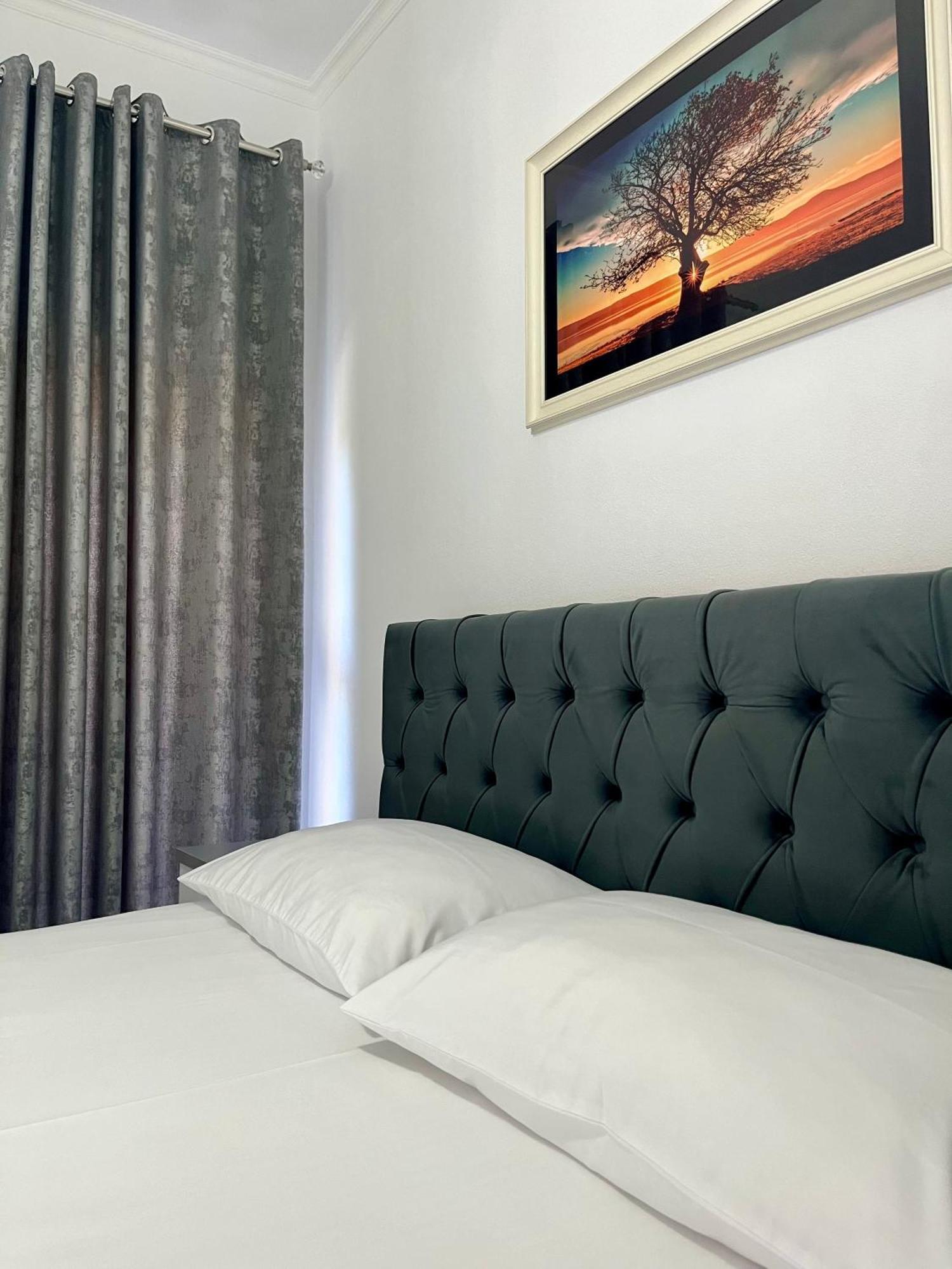 Xhefri'S Apartments Vlore Ngoại thất bức ảnh