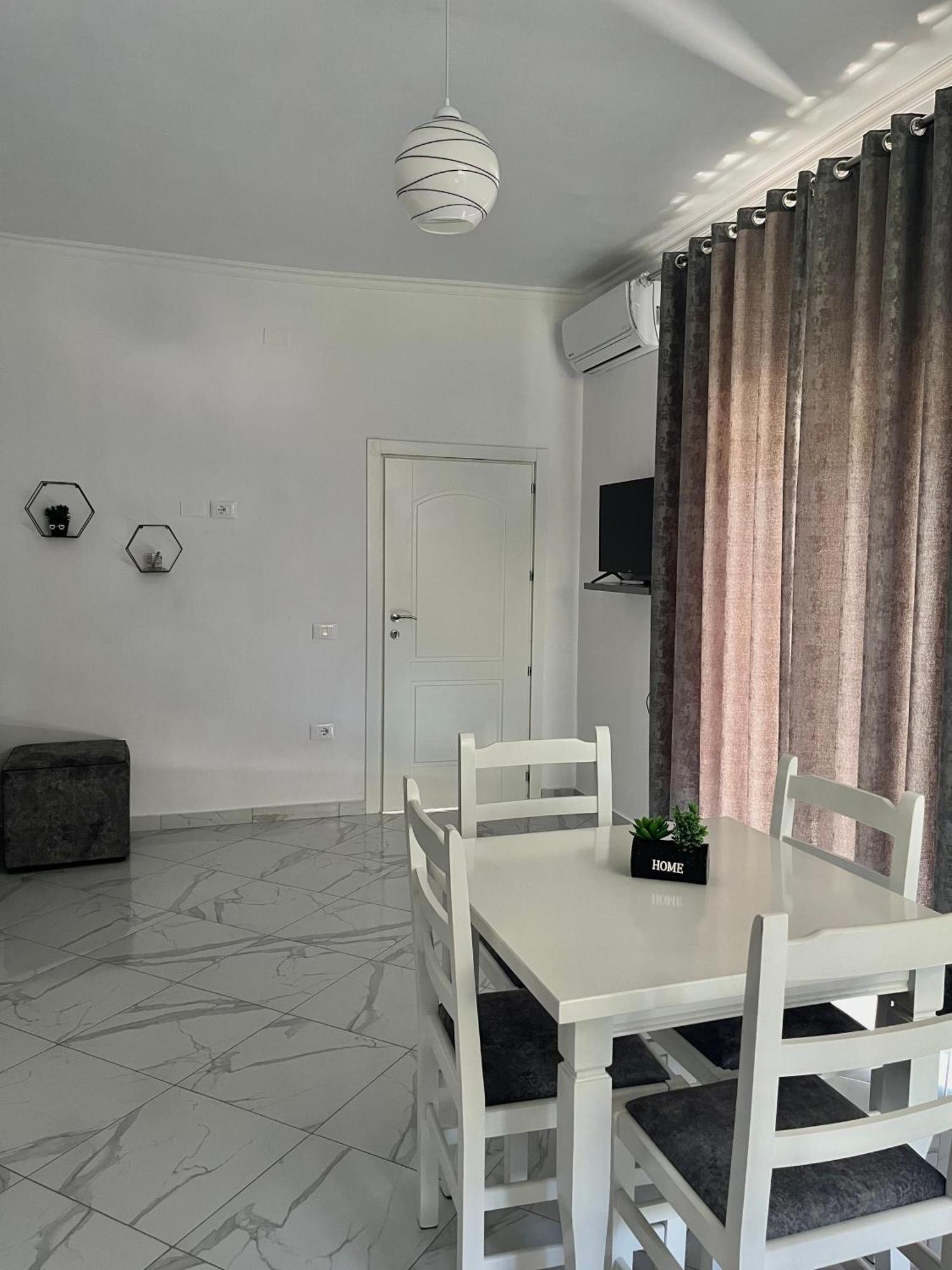 Xhefri'S Apartments Vlore Ngoại thất bức ảnh